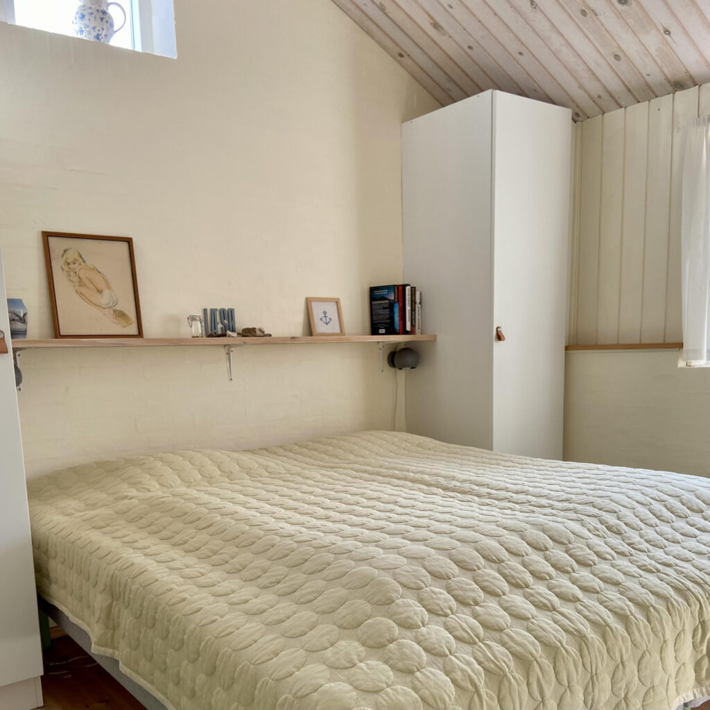 Soveværelse inde i sommerhuset