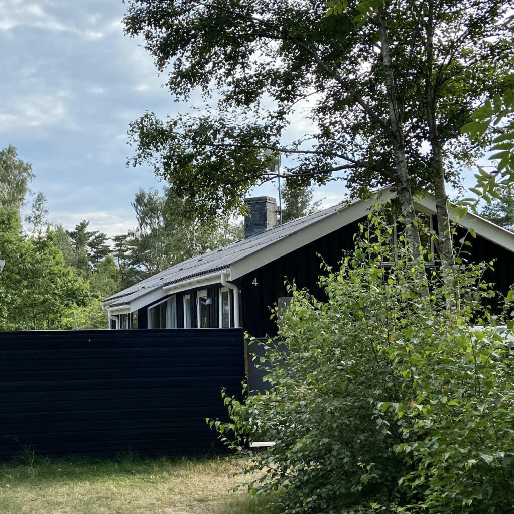 Ude: Indkørsel til hus