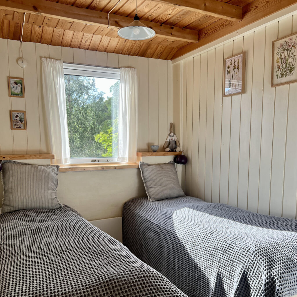 Værelse inde i sommerhuset